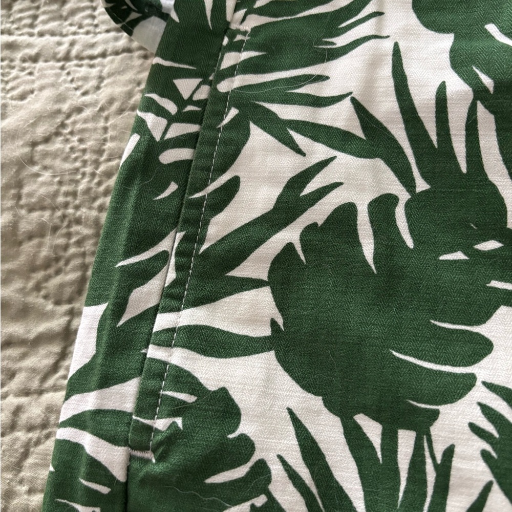Green Leaf Print Women's Shorts - Picture 7 of 7